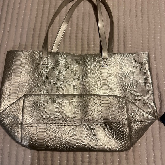 Tote - Picture 2 of 3